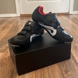 Like new Peloton cycling shoes